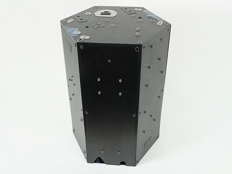 Lunar lander carbon fiber BUS structure
